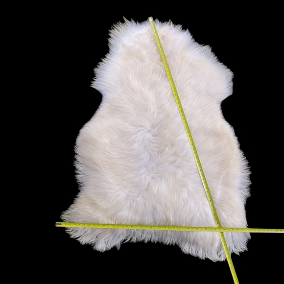 Enormous Icelandic Sheepskin Hides – Limited Availability - Picture 11 of 13
